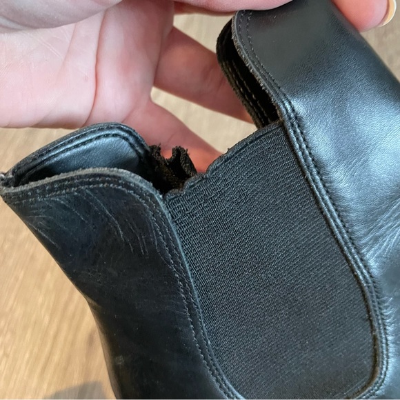 KENDALL & KYLIE Finley Bootie Black Leather Pointed Toe Heeled Ankle Boot - Picture 7 of 12